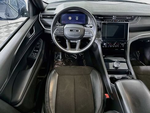 Used 2023 Jeep Grand Cherokee L Laredo AWD/4WD image 4