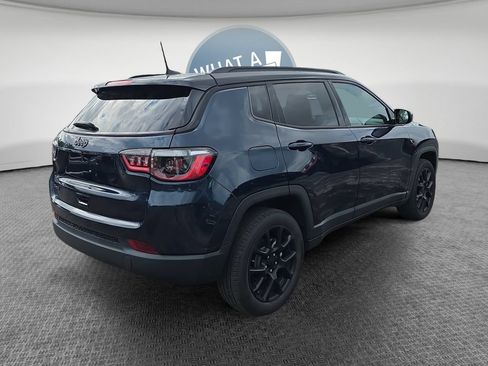 Used 2024 Jeep Compass Latitude w/ Altitude Special Edition AWD/4WD image 3