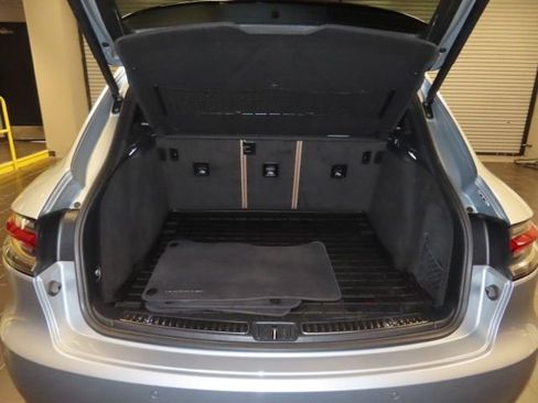 Used 2020 Porsche Macan image 29