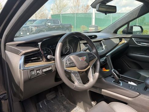 Used 2017 Cadillac XT5 Platinum w/ Driver Assist Package image 9