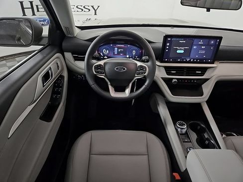 Used 2026 Ford Explorer Active w/ Active Comfort Package RWD image 11