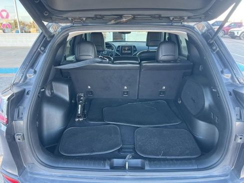 Used 2019 Jeep Cherokee Latitude Plus w/ Comfort/Convenience Group image 11