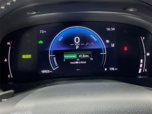 Used 2025 Toyota Camry SE w/ Convenience Package image 16