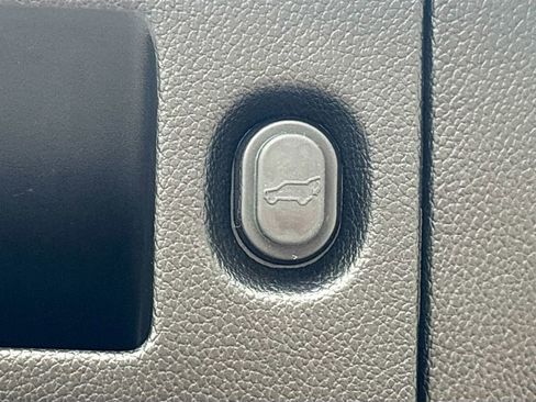 Used 2020 Chevrolet Suburban Premier RWD image 18