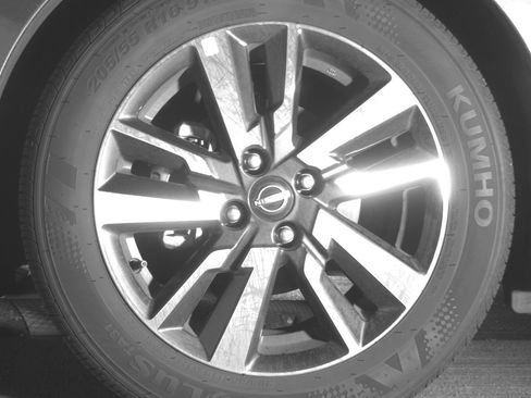 Used 2025 Nissan Versa SV image 12