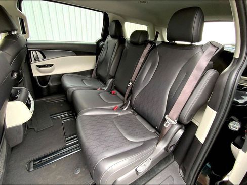 Used 2024 Kia Carnival LX FWD image 20