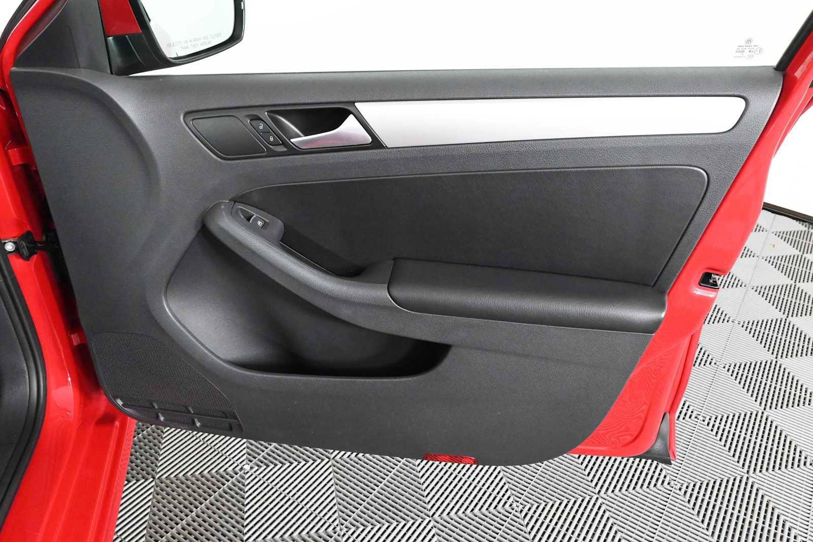 Used 2014 Volkswagen Jetta SE FWD image 9