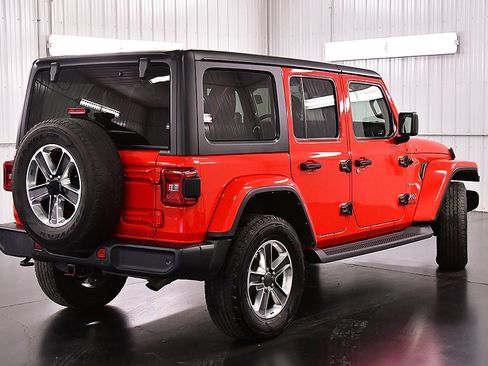 Used 2022 Jeep Wrangler Unlimited Sahara w/ Dual Top Group image 7