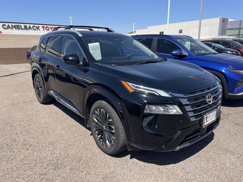 Used 2025 Nissan Rogue Platinum image 2