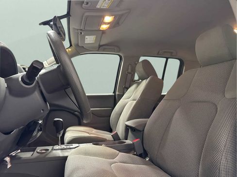 Used 2020 Nissan Frontier SV image 21