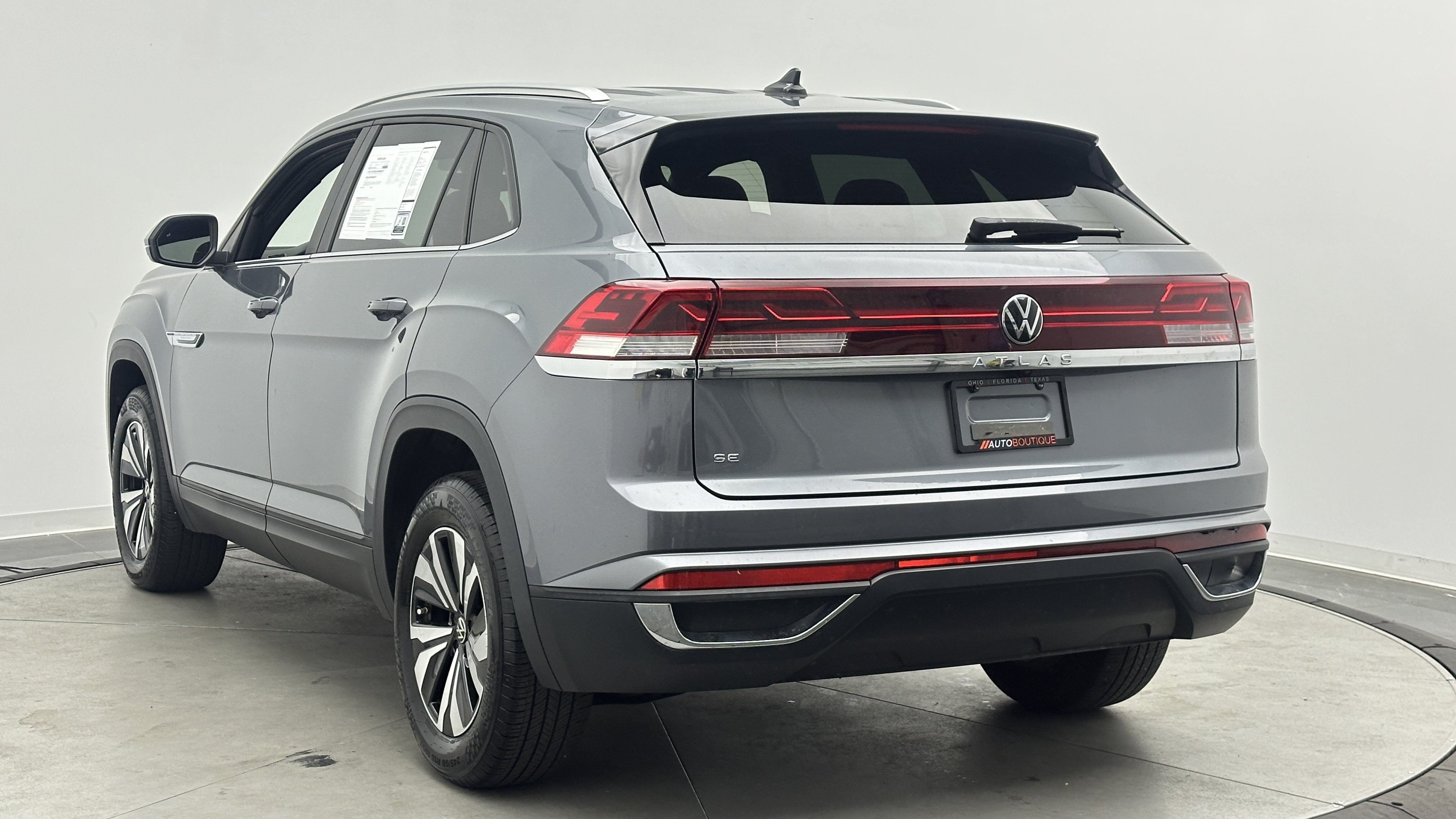 Used 2024 Volkswagen Atlas Cross Sport SE FWD image 5