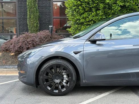 Used 2022 Tesla Model Y Long Range AWD/4WD image 9