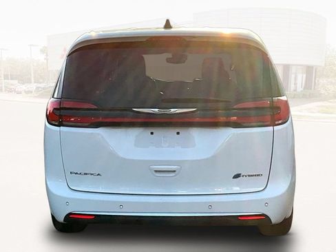 Used 2024 Chrysler Pacifica Limited FWD image 5