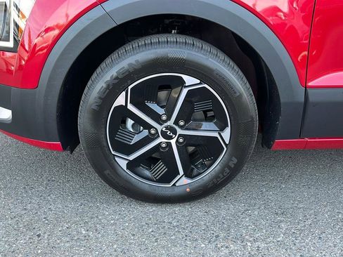 New 2025 Kia Niro EX image 9