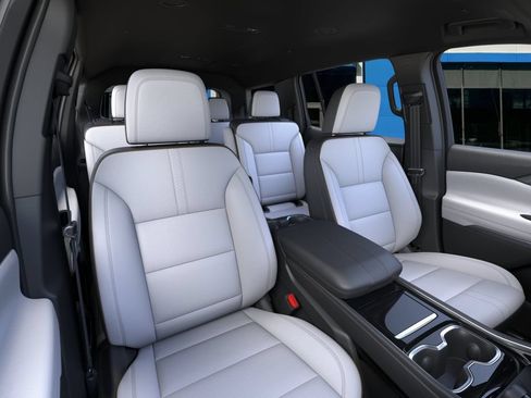New 2026 Chevrolet Traverse High Country w/ LPO, Floor Liner Package FWD image 18
