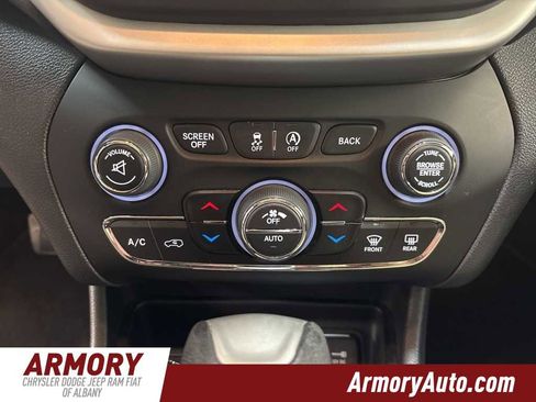 Used 2016 Jeep Cherokee Latitude w/ Comfort/Convenience Group image 18