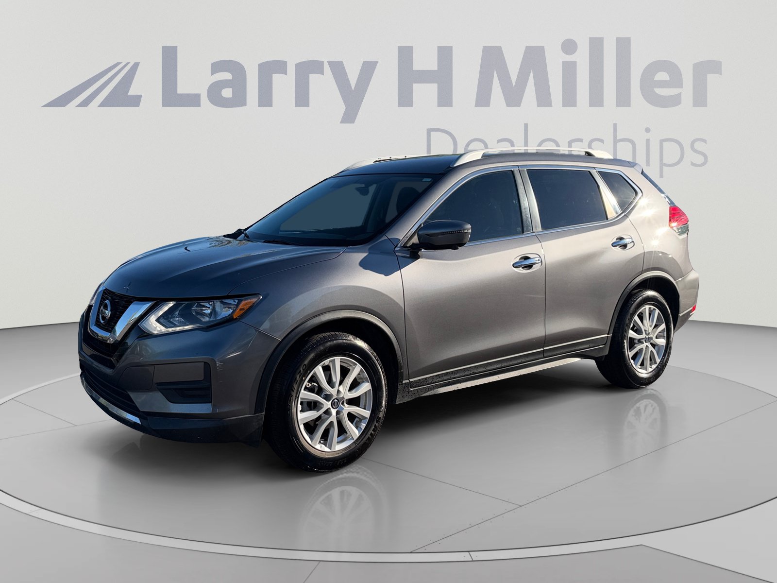 Used 2017 Nissan Rogue SV w/ SV Premium Package FWD image 1