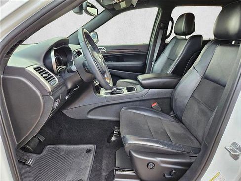 Used 2019 Jeep Grand Cherokee Altitude image 16