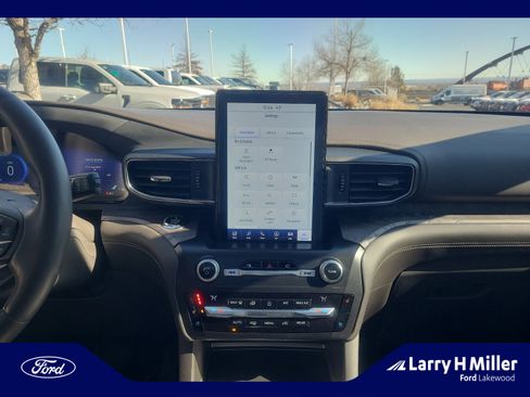 Used 2020 Ford Explorer Platinum w/ Premium Technology Package image 12