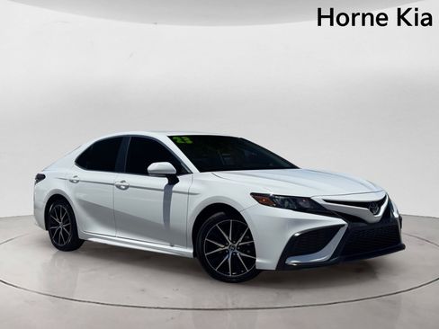 Used 2023 Toyota Camry SE FWD image 2
