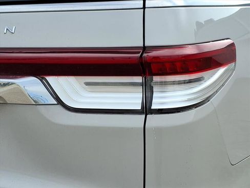 Used 2024 Lincoln Navigator Reserve image 12