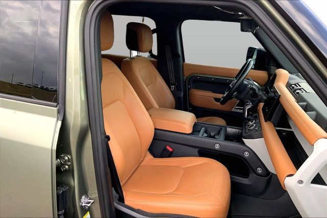 Used 2024 Land Rover Defender 110 SE AWD/4WD image 7