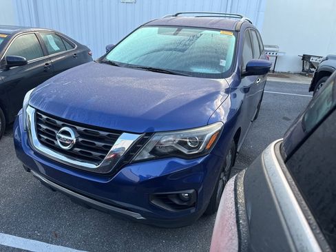 Used 2020 Nissan Pathfinder S image 1