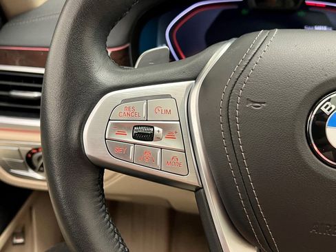 Used 2022 BMW 740i image 36