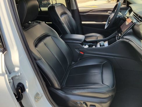 Used 2023 Jeep Grand Cherokee Limited RWD image 18