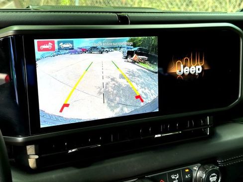 Used 2026 Jeep Wrangler Unlimited Sahara AWD/4WD image 22