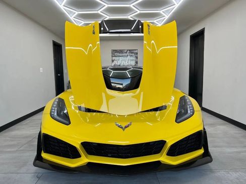 Used 2019 Chevrolet Corvette ZR1 w/ Chrome Badge Package RWD image 9