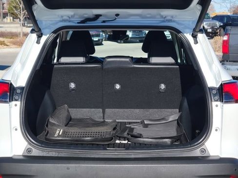 Used 2022 Toyota Corolla Cross XLE image 13