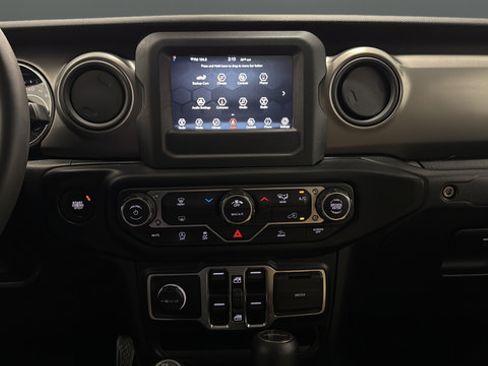 Used 2023 Jeep Gladiator Sport AWD/4WD image 25