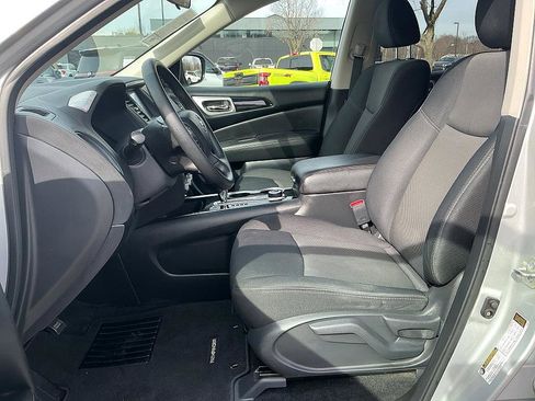 Used 2019 Nissan Pathfinder S image 12