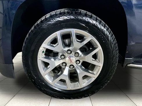 Used 2017 GMC Yukon SLE w/ SLE Value Package image 9