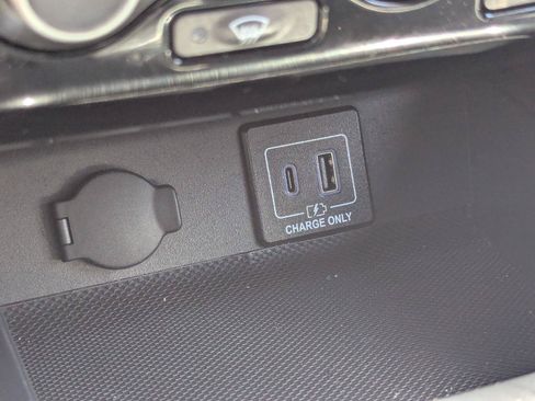 Used 2019 Nissan Pathfinder SV FWD image 21