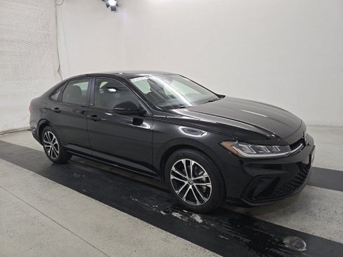 Used 2025 Volkswagen Jetta Sport FWD image 2