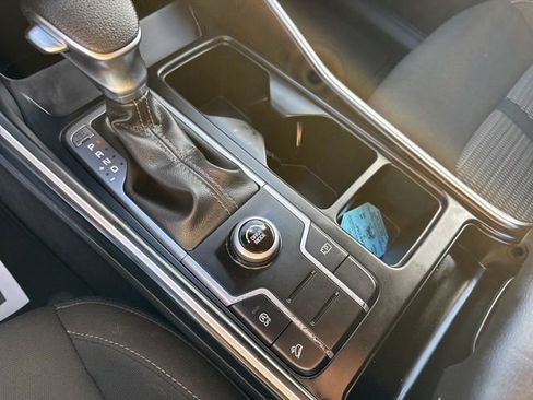 Used 2023 Kia Sorento LX image 33