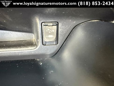 Used 2018 Toyota C-HR XLE FWD image 25