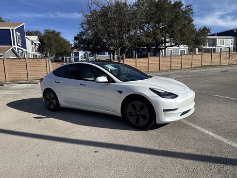 Used 2022 Tesla Model 3 Long Range image 1