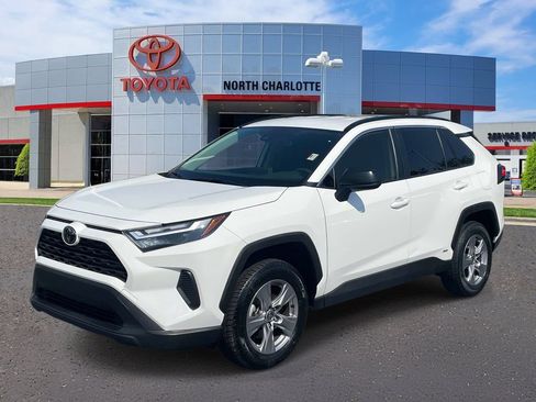 Used 2025 Toyota RAV4 LE AWD/4WD image 5