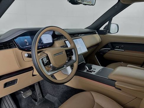 Used 2025 Land Rover Range Rover Long Wheelbase SE image 9