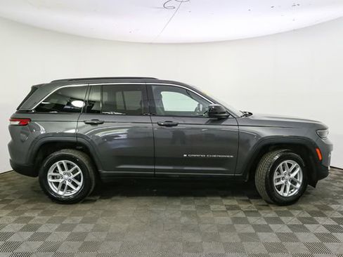 Used 2025 Jeep Grand Cherokee Laredo X w/ Luxury Tech Group I AWD/4WD image 15