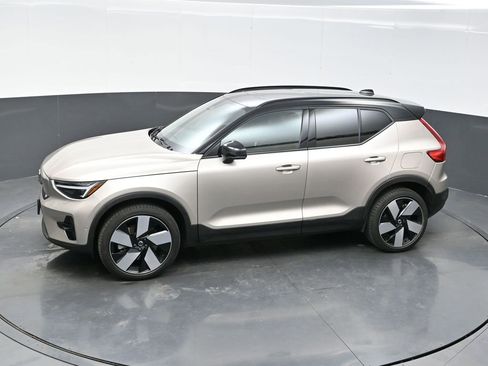 Used 2023 Volvo XC40 Recharge Ultimate image 31