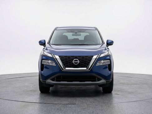 Used 2025 Nissan Rogue SV FWD image 2