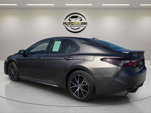 Used 2021 Toyota Camry SE image 5