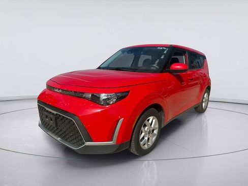 Used 2024 Kia Soul LX w/ Option Group 015 FWD image 7