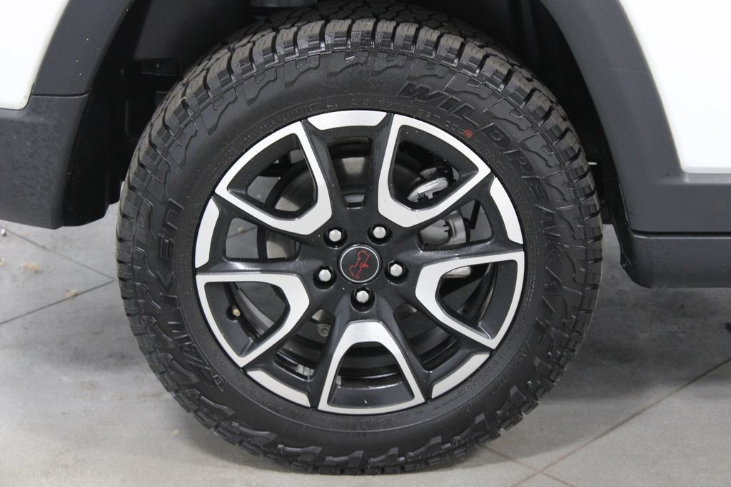 Used 2025 Jeep Compass Trailhawk AWD/4WD image 13