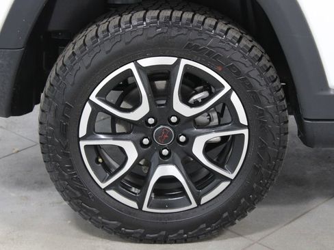 Used 2025 Jeep Compass Trailhawk AWD/4WD image 13