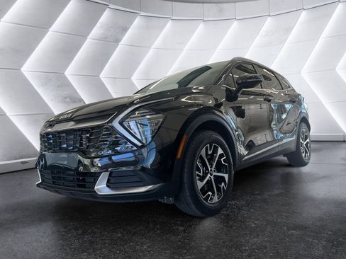 Used 2025 Kia Sportage EX image 3